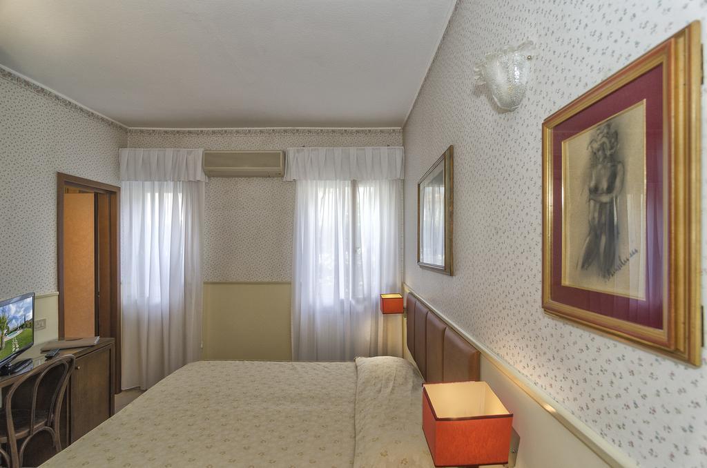Hotel Verdemare Marina di Pietrasanta Habitación foto